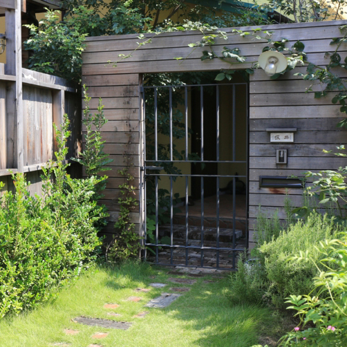 写真：片開きゲート