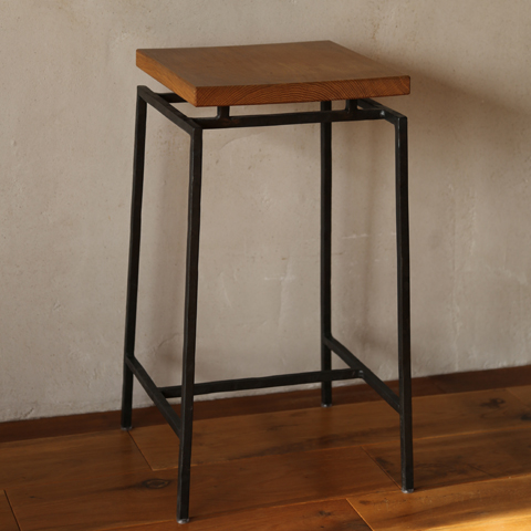 写真：角棒のハイスツール